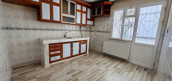 Gaziemir Sarnıçta 2+1 Bakımlı Kullanışlı Kiralık Daire