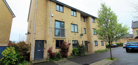 End terrace house to rent in Draper Close, Grays RM20