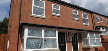 4 bed semi-detached house to rent