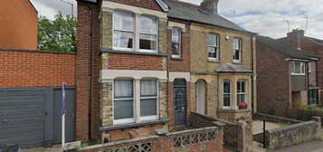 5 bed semi-detached house to rent