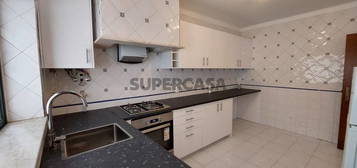 Apartamento T4 para arrendamento