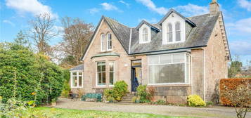 5 bed detached house for sale