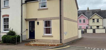 2 bedroom semi-detached house to rent