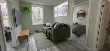 372 Darling St #4, Brantford, ON N3S 3Y5