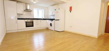 Flat to rent in Chapel Street, Woking, Surrey GU21