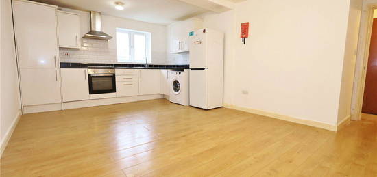 Flat to rent in Chapel Street, Woking, Surrey GU21