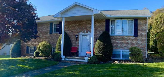 505 Second St, Peckville, PA 18452