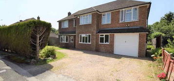 Detached house to rent in Linden Drive, Farnham Royal, Slough SL2