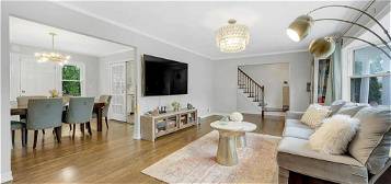 296 Chatterton Pkwy, Hartsdale, NY 10530