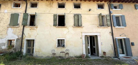 CASA DI CORTE A LAZISE