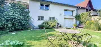 Maison 10 pièces 332 m²