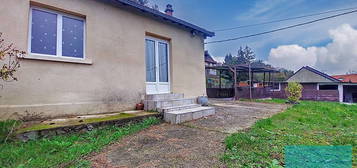 Maison disposant de deux chambres et d'un jardin joliment arboré à La Grande-Paroisse