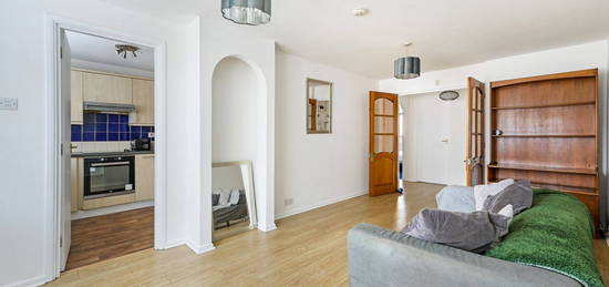 Flat for sale in Tyndal Court, Transom Square E14