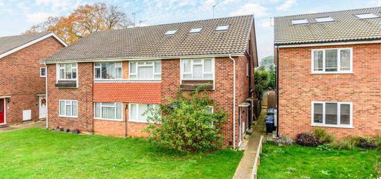 Flat to rent in Brunswick Close, Walton-On-Thames KT12