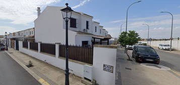 Chalet adosado en venta en calle Bélgica