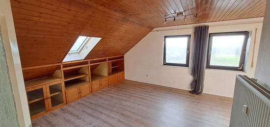 Großzügige 2,5-Zimmer-DG-Wohnung in Altendorf