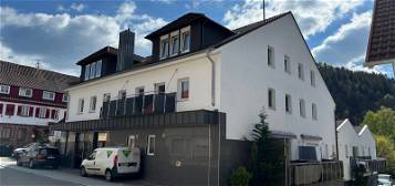 Schöne 2,5-Zimmer-Wohnung in Bad Wildbad -Calmbach mit Balkon