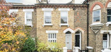 Property to rent in Eversleigh Road, London SW11