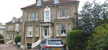 Flat to rent in Bayham Road, Sevenoaks TN13