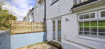 Cottage to rent in Crown Gardens, Brighton BN1