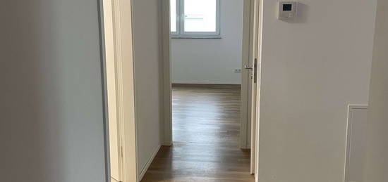 Exklusive, neuwertige 3-Raum-Wohnung mit geh. Innenausstattung mit Balkon und EBK