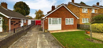 Bungalow for sale in Mistletoe Road, Yateley, Hampshire GU46