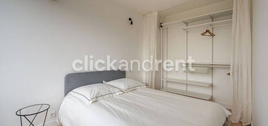 Une chambre disponible dans une colocation.