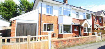 5 bedroom detached house