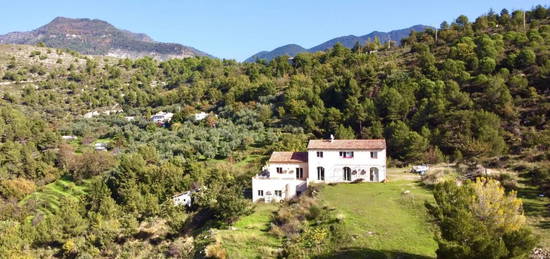 Maison  à louer, 9 pièces, 6 chambres, 236 m²