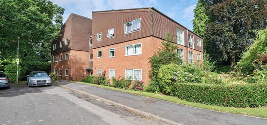 Flat to rent in Court Gardens, Camberley GU15