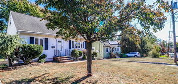 47 Forrest St, Iselin, NJ 08830