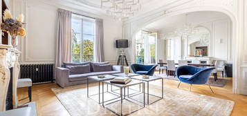 Exclusivité - Avenue Henri Martin. Un appartement de 185m² en excellent état. Aucun vis à vis. Plan parfait.