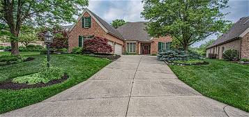 1225 Club View Dr, Centerville, OH 45459