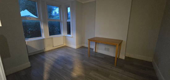 Flat to rent in Hibbert Road, London E17