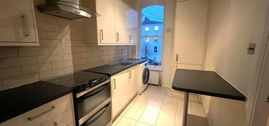 Flat to rent in Miranda Road, London N19