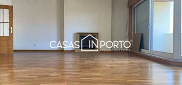 Apartamento T3 mais 1 com varanda nos Pinhais da Foz