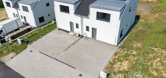 Dům, 121 m² + 504 m² pozemek, Severní, Boršov nad Vltavou