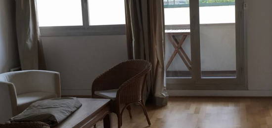 Appartement meublé  à louer, 4 pièces, 2 chambres, 72 m²