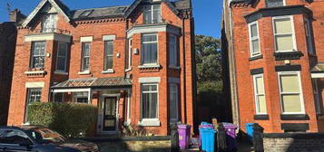 6 bedroom semi-detached house for sale