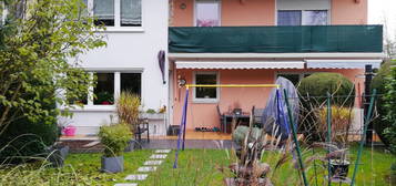 EG-Wohnung mit gehob. Innenausstattung, gr. Terrasse, gr. Garten,