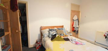 4 bed shared accommodation to rent