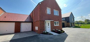 3 bedroom link detached house for sale