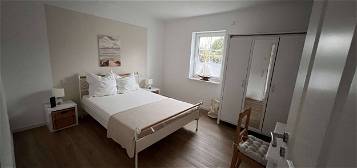 Neuwertige 1-Zimmer mit Bad / möbliert / Untervermietung - als 2. Wohnsitz