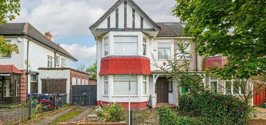 Property for sale in Tring Avenue, London W5