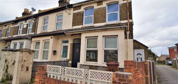 Flat to rent in Vicarage Road, Strood, Rochester, Kent ME2