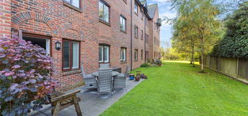 Flat for sale in Silk Lane, Twyford, Reading, Berkshire RG10