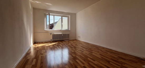 *Singles aufgepasst - helle 2-Zimmerwohnung mit Balkon*