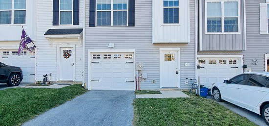 6 Pacer Dr, Hanover, PA 17331