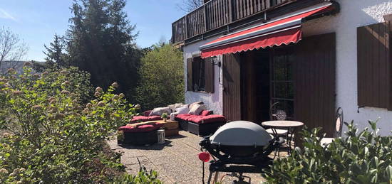 Idyllisches Hunsrück-Holzblockhaus, 2ZKB in gepfl. 2 FH mit grosser Terrasse und Weitblick