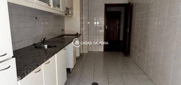 Apartamento T2+1  com lugar de garagem e arrumos em Mafamude, Vila ...